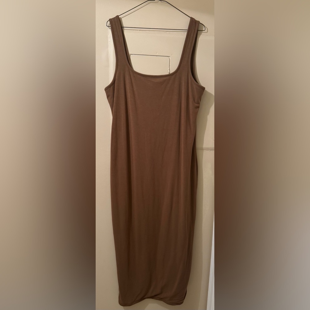 Good American Soft Sculpt Midi Dress